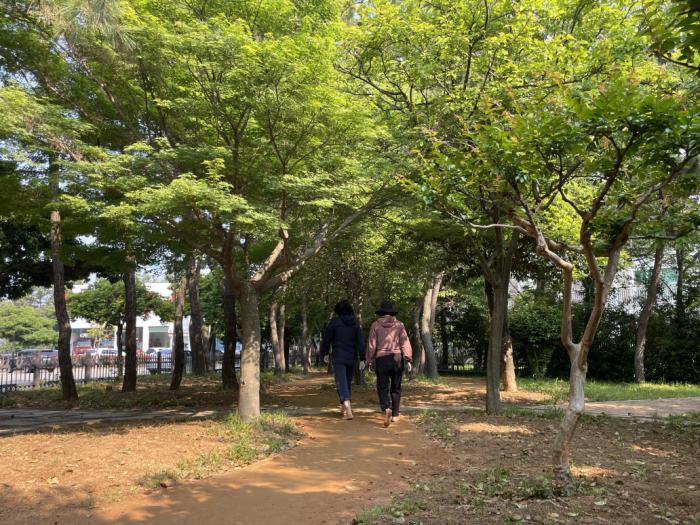통영시, 세대가 함께 누리는 쉼터 ‘북신2어린이공원’ 새 단장 기사 이미지