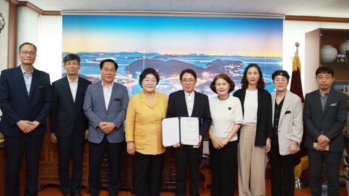 통영시의회, 입법고문에 유재균 한국산업기술원 의회운영연구소 소장 신규 위촉 기사 이미지