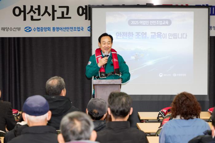 통영시, 어민 안전 위해 구명조끼 지원 기사 이미지