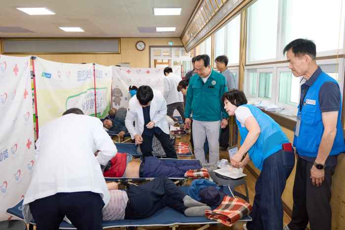 찾아가는 왕진 버스, 농촌 주민 건강 지킴이 된다 기사 이미지