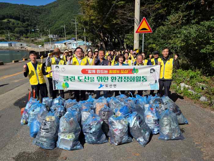 도산면, 통영 어부장터 축제 앞두고 환경 정화 활동 펼쳐 기사 이미지