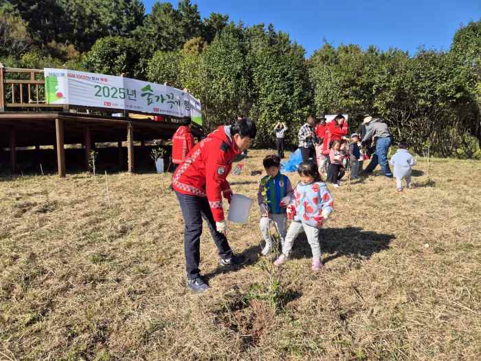 통영시, 어린이와 함께하는 숲가 꾸기·산불 예방 활동 전개 기사 이미지