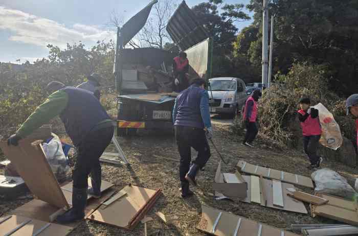 욕지면, 주거 취약 가구에 깨끗한 변화 선물 기사 이미지