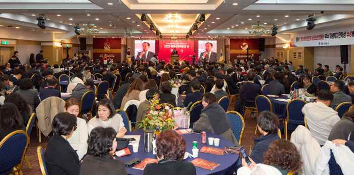 통영 체육의 한 해를 빛낸 주역들, ‘2025 체육인의 날’ 열려 기사 이미지