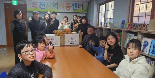 통영시 문화예술과, 설 맞아 도천지역아동센터에 온정 전해 기사 이미지