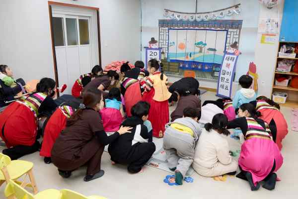 통영시, 설 앞두고 공립어린이집 찾아 보육 현장 소통 기사 이미지