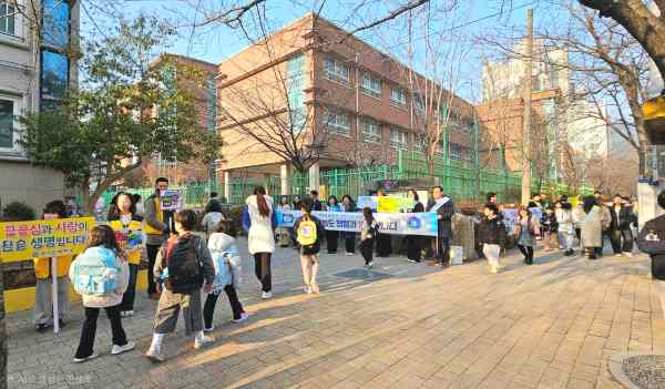 통영교육지원청, 등굣길 합동 청렴 캠페인 실시 기사 이미지
