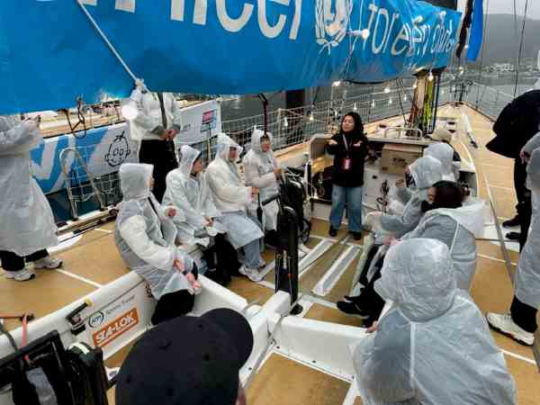 통영시, 요트 세계일주 이나경 선수와 청년 소통…“도전의 용기 전하다” 기사 이미지