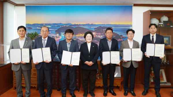 통영시의회, 2025회계연도 결산 검사 위원 위촉…재정 건전성 점검 착수 기사 이미지