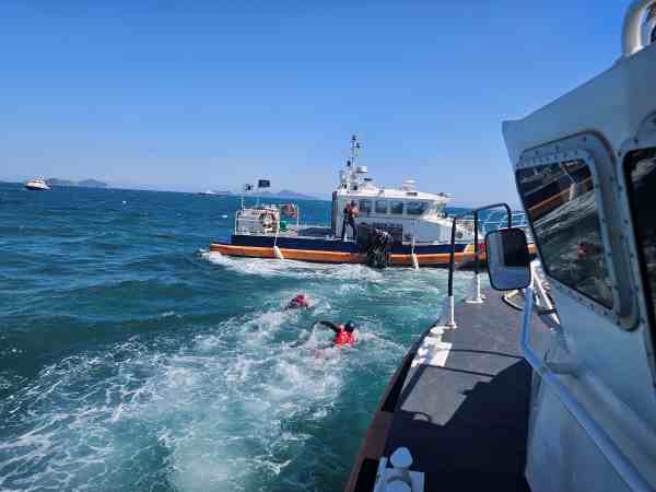 통영해경, 비진도 해상 미출수 다이버 2명 구조… 1명 의식 불명 이송 기사 이미지