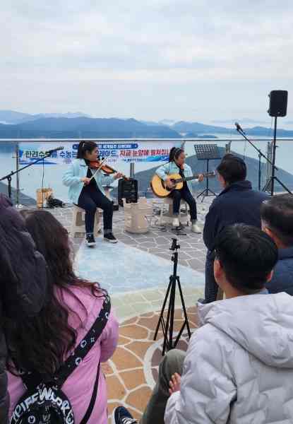 통영케이블카 ‘봄을 연주하다’ 성료… 한려해상 위 봄의 선율 울려 퍼져 기사 이미지