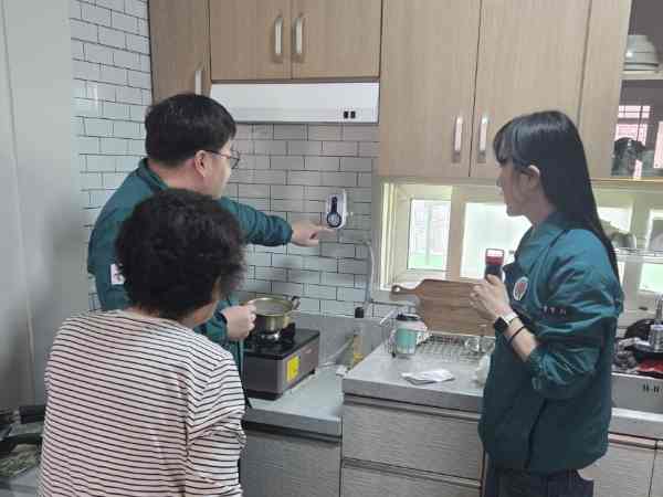 통영시, 노후 주택 화재 예방 선제 대응… 취약 계층 안전 물품 지원 확대 기사 이미지