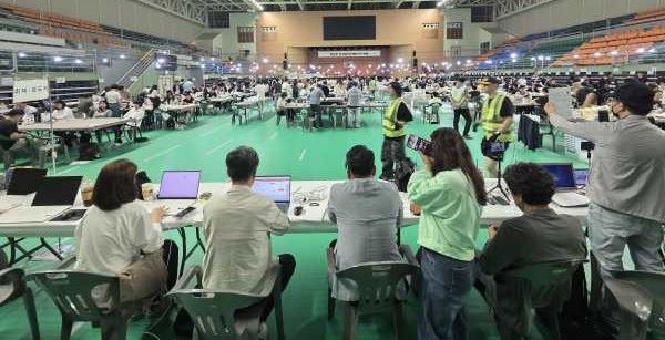 개표 현장 곳곳서 봉인 훼손·오기·오투입… 재검표 앞두고 드러난 부실 관리 기사 이미지